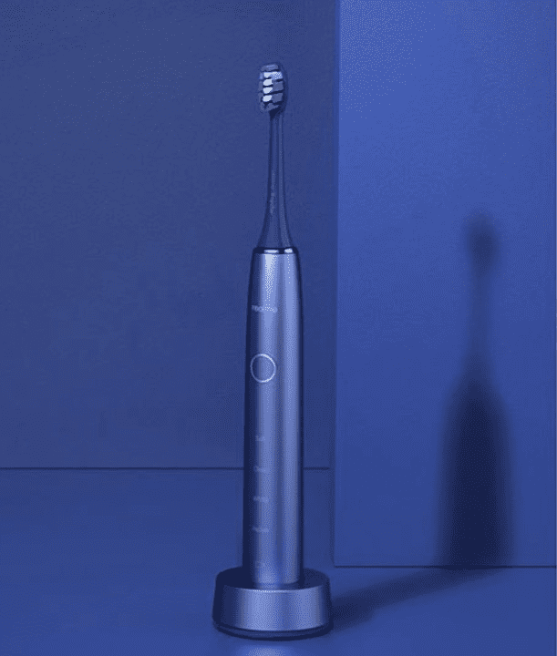 Процесс зарядки зубной щетки Realme Sonic Toothbrush M1